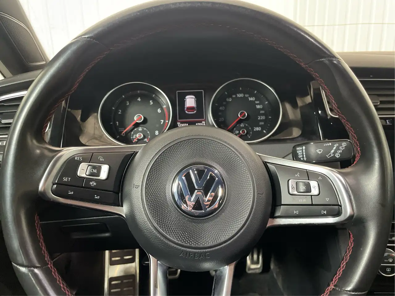 Volkswagen Golf GTI photo Volkswagen Golf GTI
