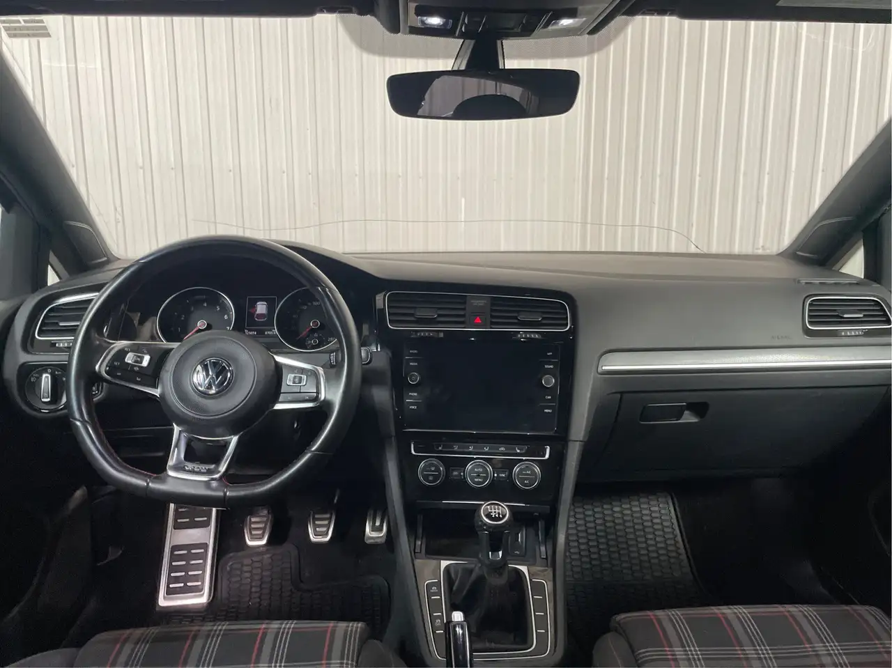Volkswagen Golf GTI photo Volkswagen Golf GTI