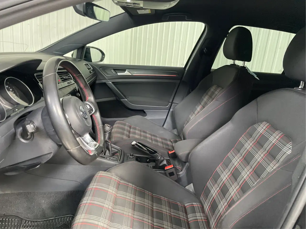 Volkswagen Golf GTI photo Volkswagen Golf GTI