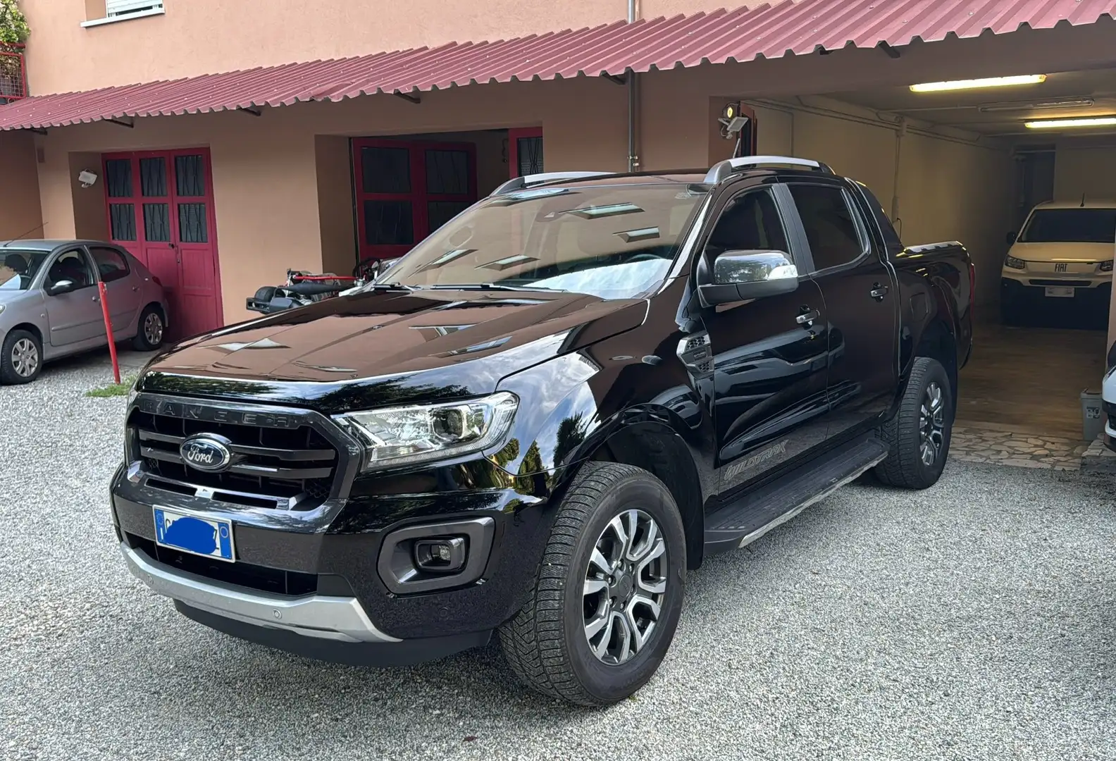 Ford Ranger 2.0 tdci double cab Wildtrak 213cv auto Noir - 1