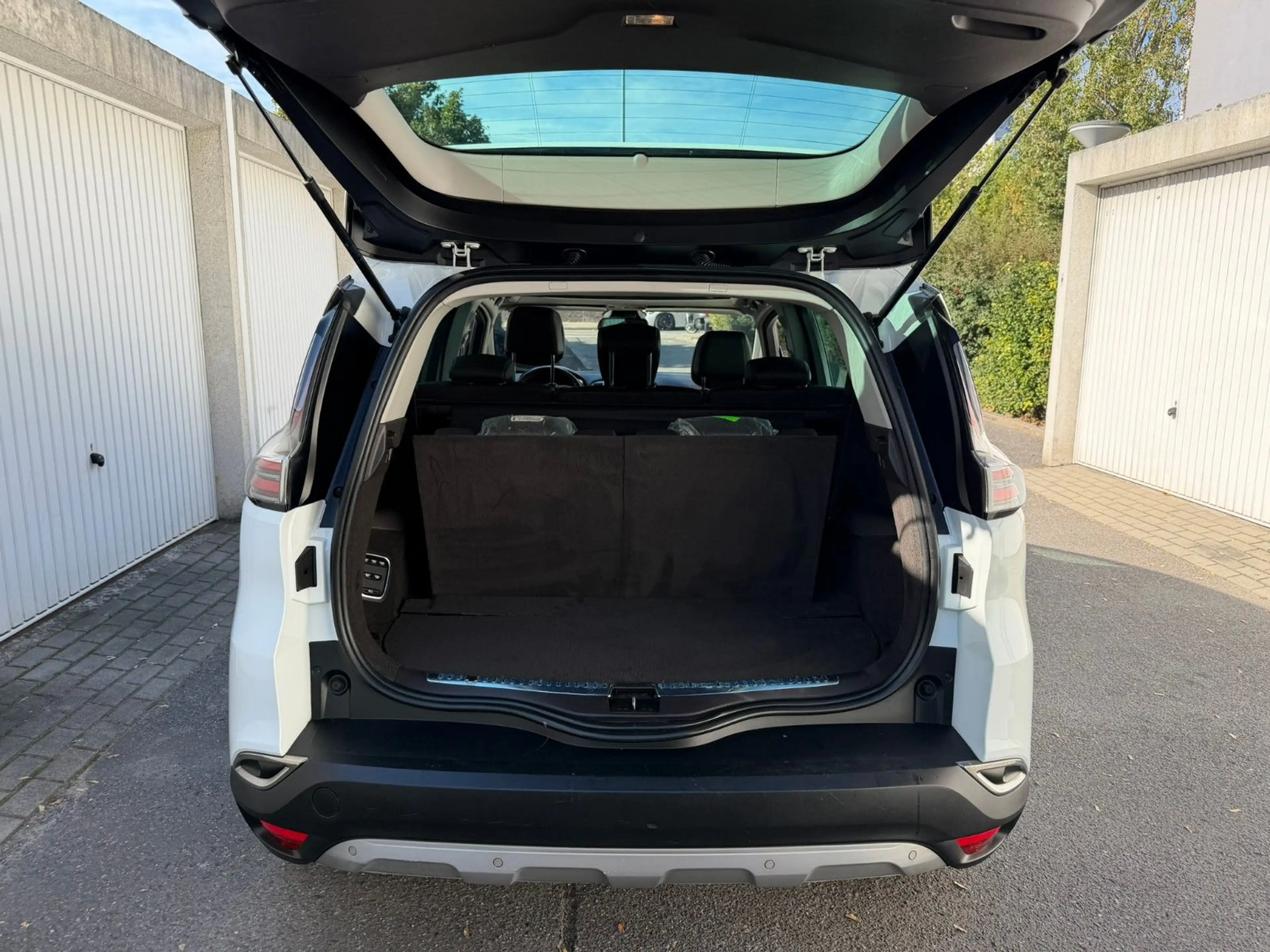 Renault Espace ENERGY dCi 160 EDC Intens*Panorama*7.Sitz — photo 8