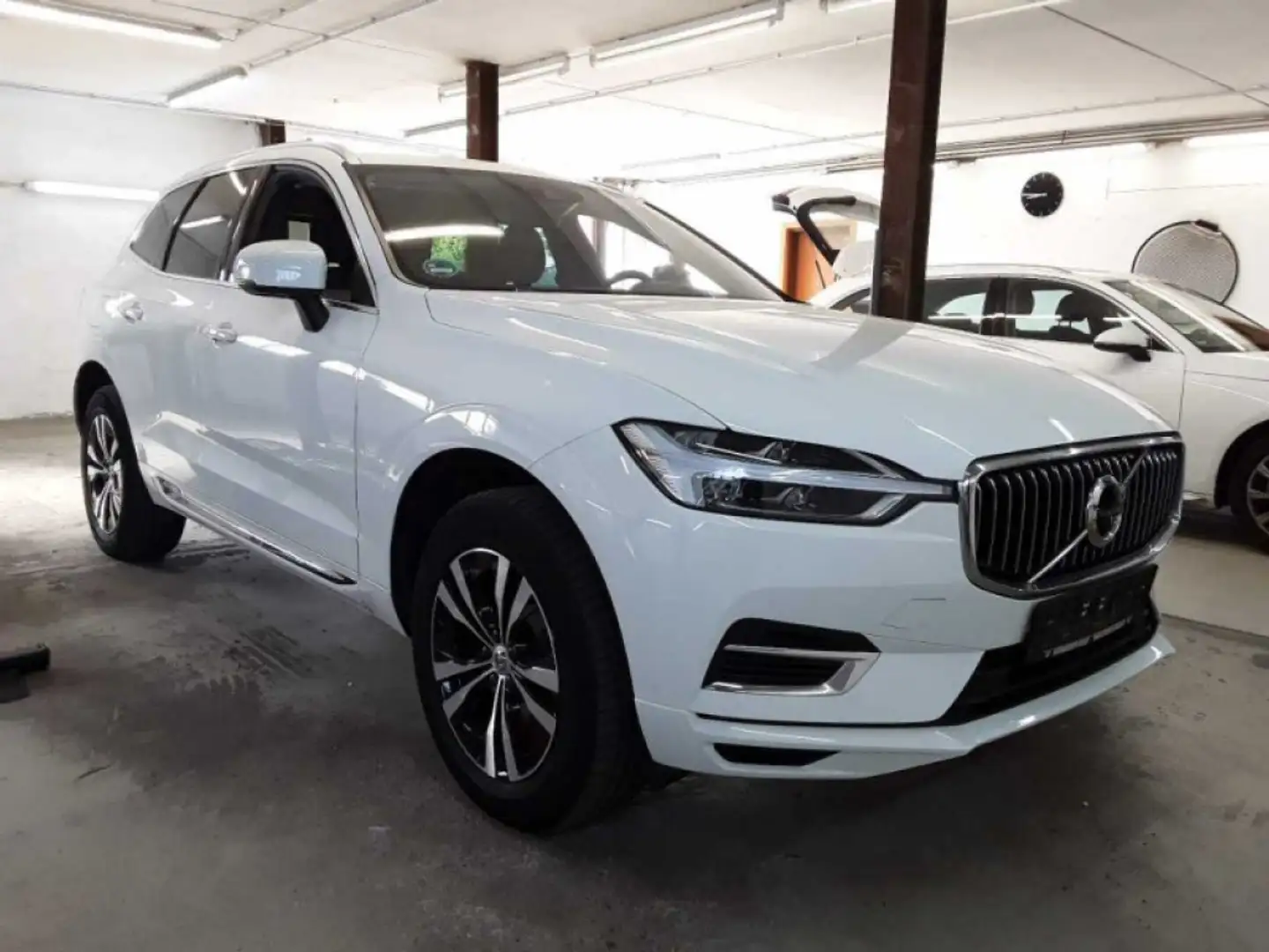 Volvo XC60 AWD Inscription Pano Recharge Leder LED Nav Wit - 1