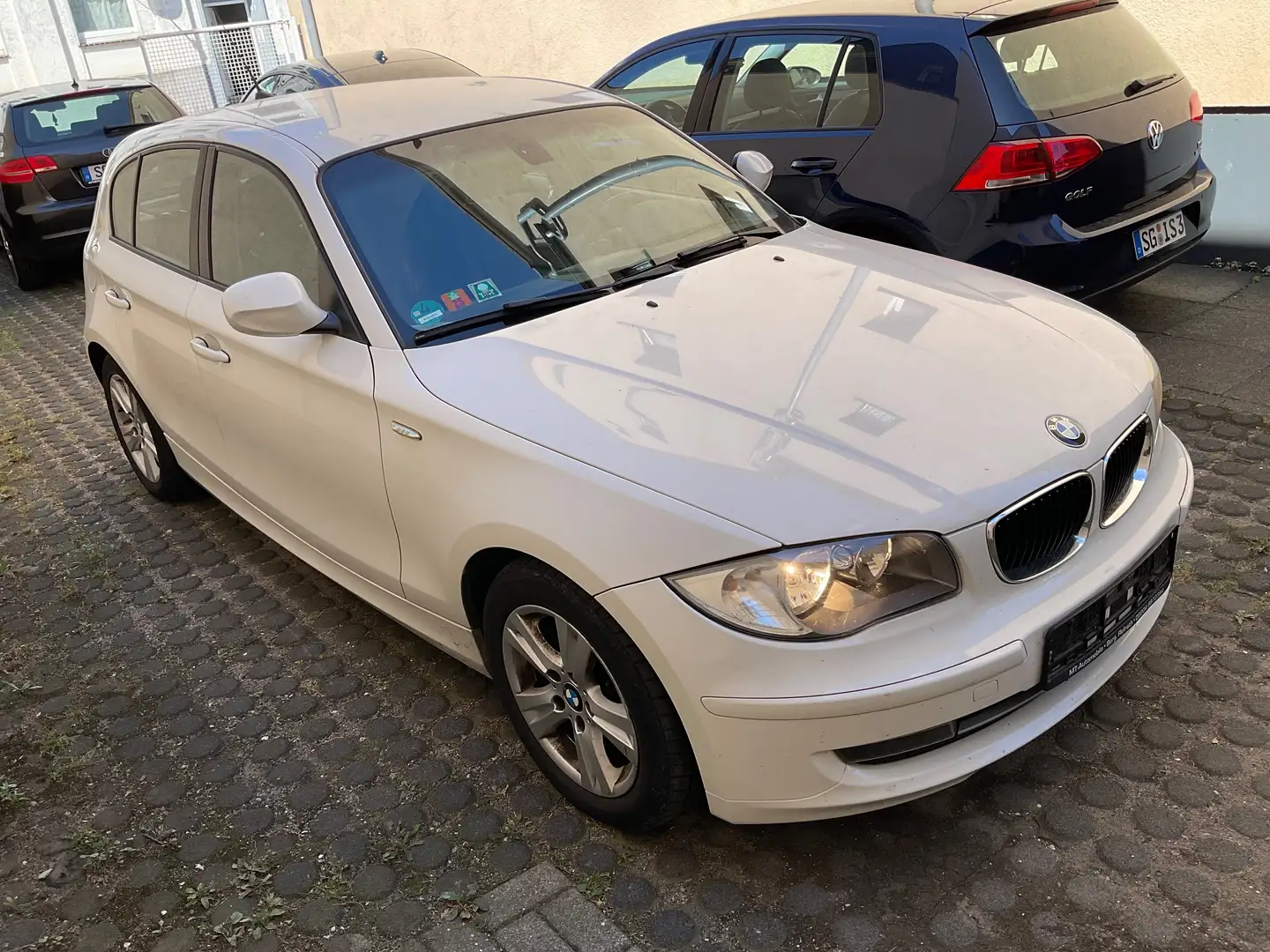 BMW 116 2,0 Klimaaut. PDC, ALU, Sitz H. Bílá - 1