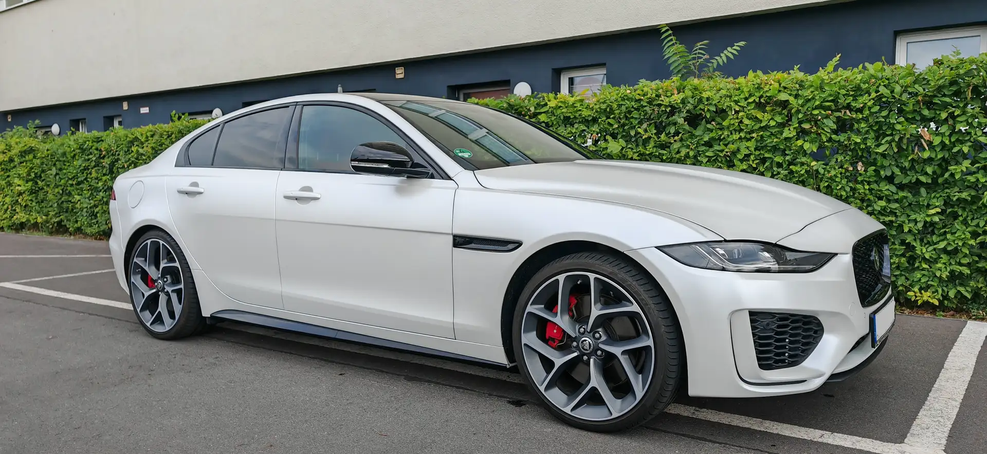 Jaguar XE XE P300 AWD Aut. Sport Weiß - 2