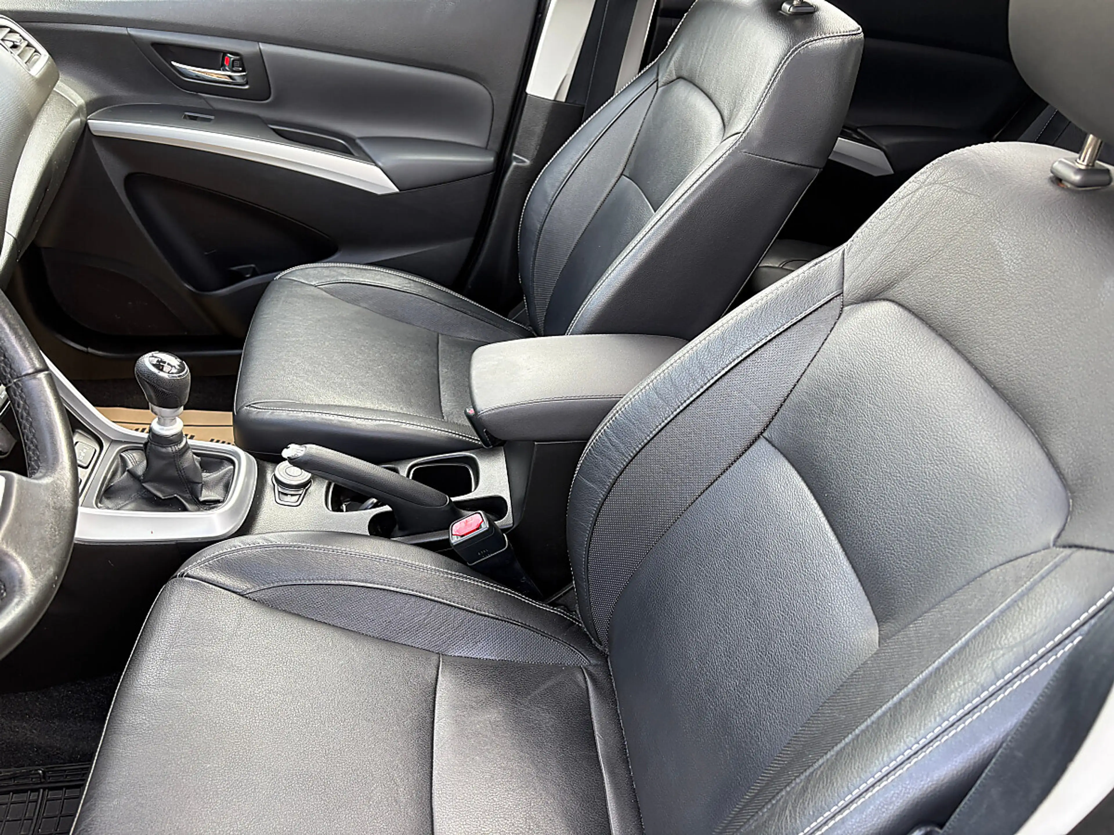 Suzuki SX4 S-Cross 1,6 DDiS Allgrip flash — photo 14