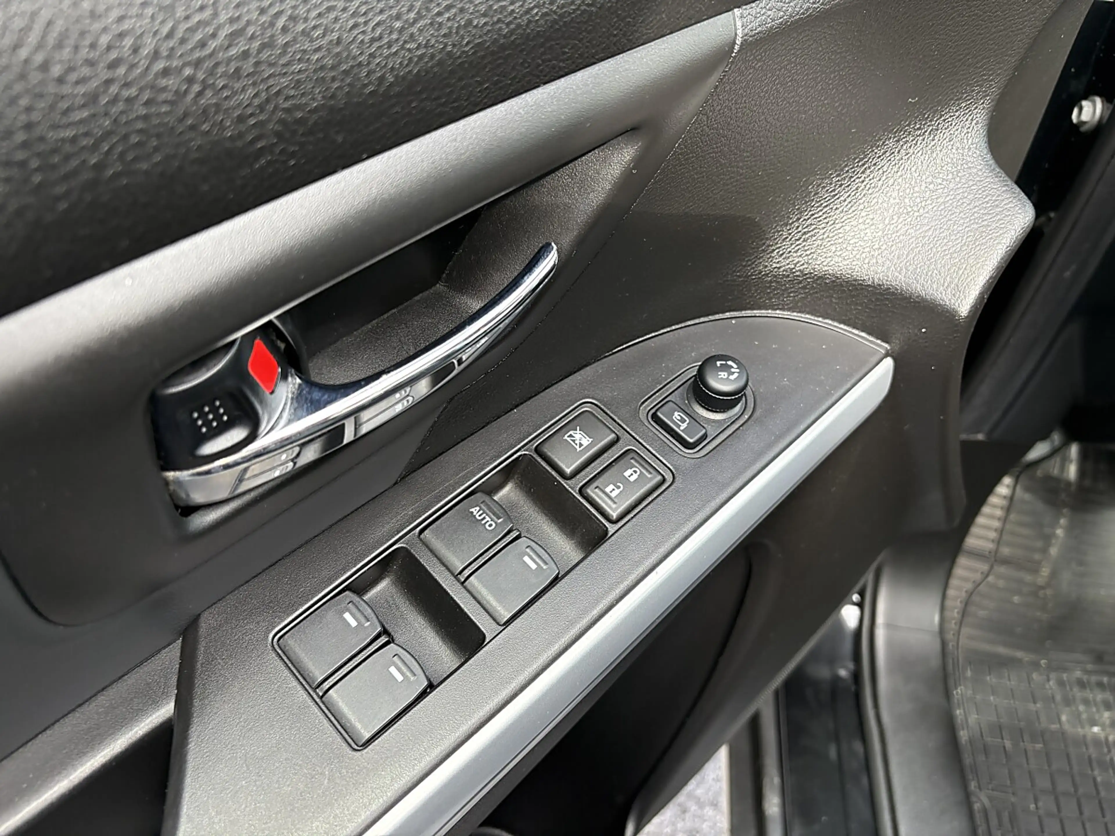 Suzuki SX4 S-Cross 1,6 DDiS Allgrip flash — photo 13