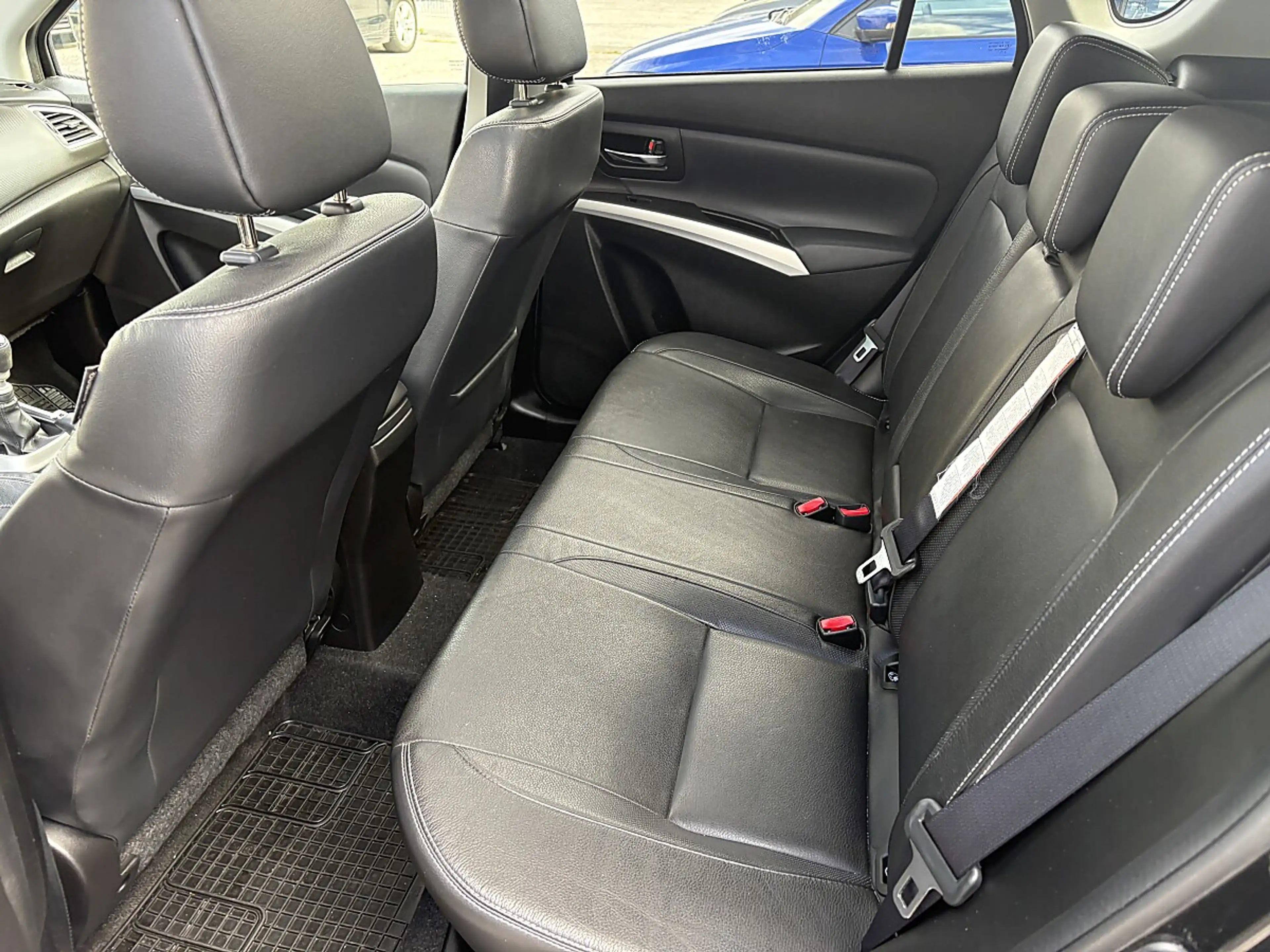 Suzuki SX4 S-Cross 1,6 DDiS Allgrip flash — photo 15