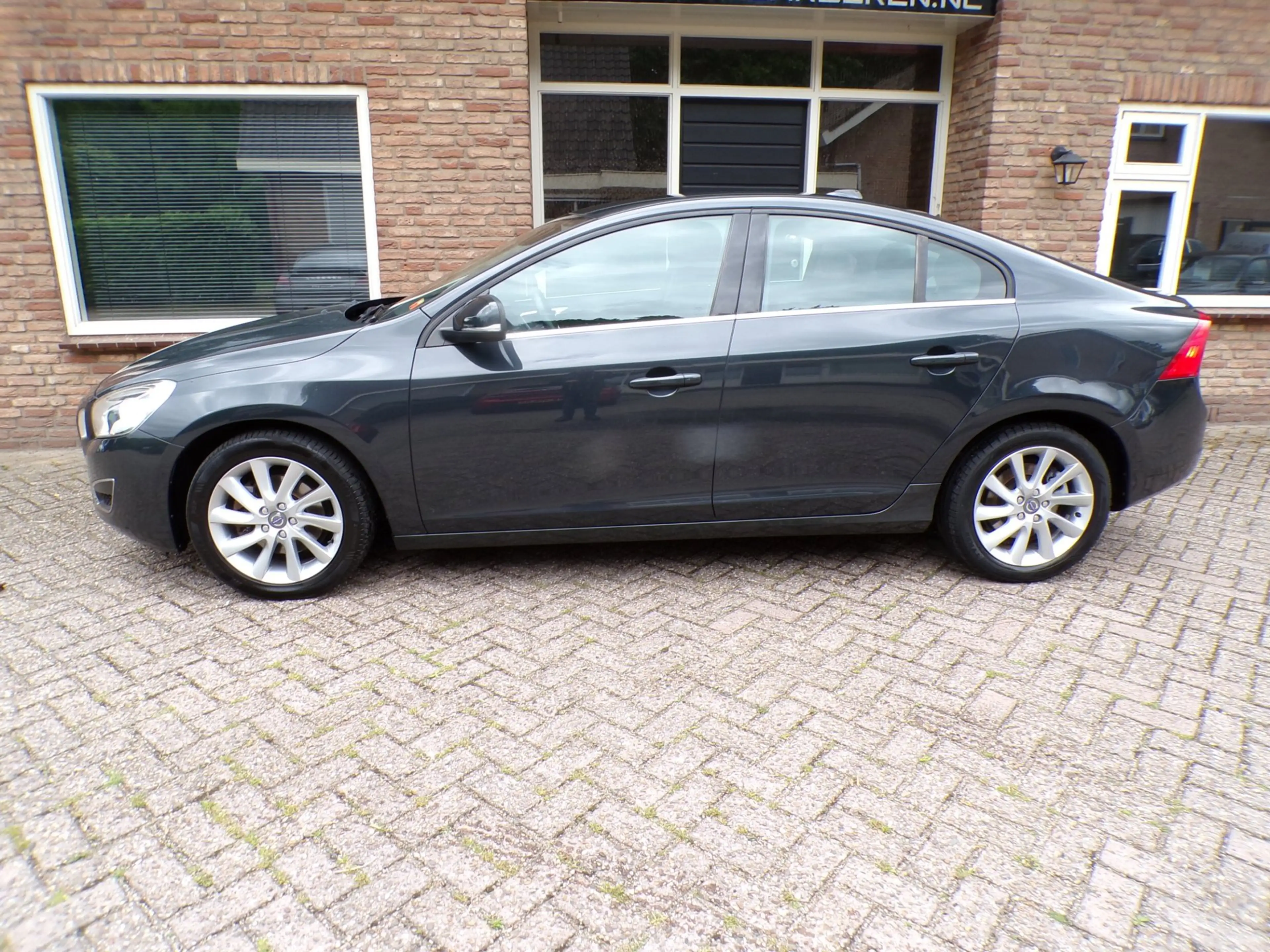 Volvo S60 1.6 T4 Kinetic Automaat — photo 2