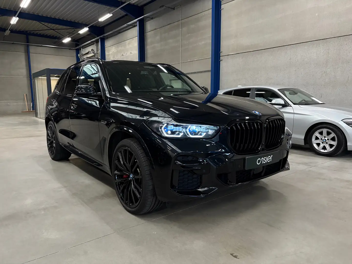 BMW X5 xDrive45e M-Sport l 22" l Pano l Towbar l Laser Noir - 2