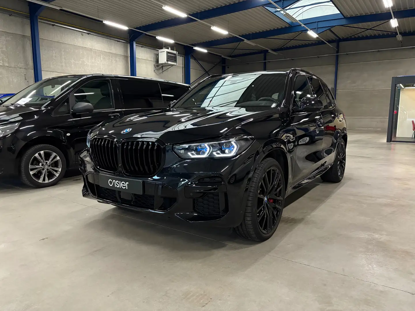 BMW X5 xDrive45e M-Sport l 22" l Pano l Towbar l Laser Noir - 1