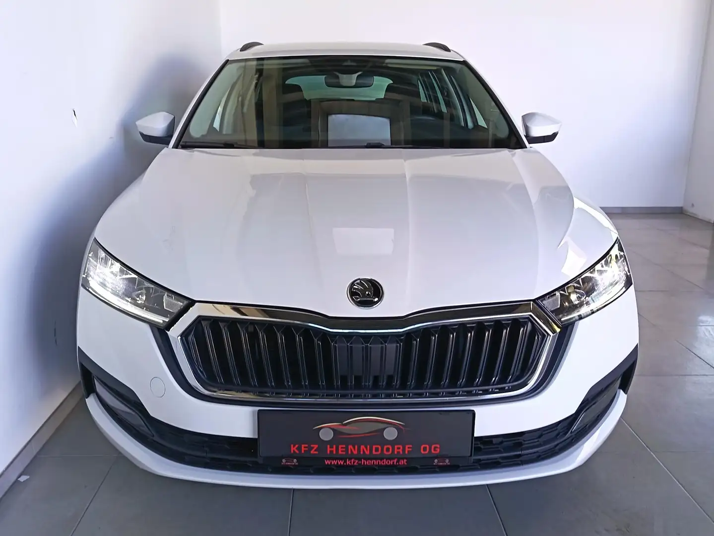 Skoda Octavia Combi 2,0 TDI Ambition DSG Weiß - 2