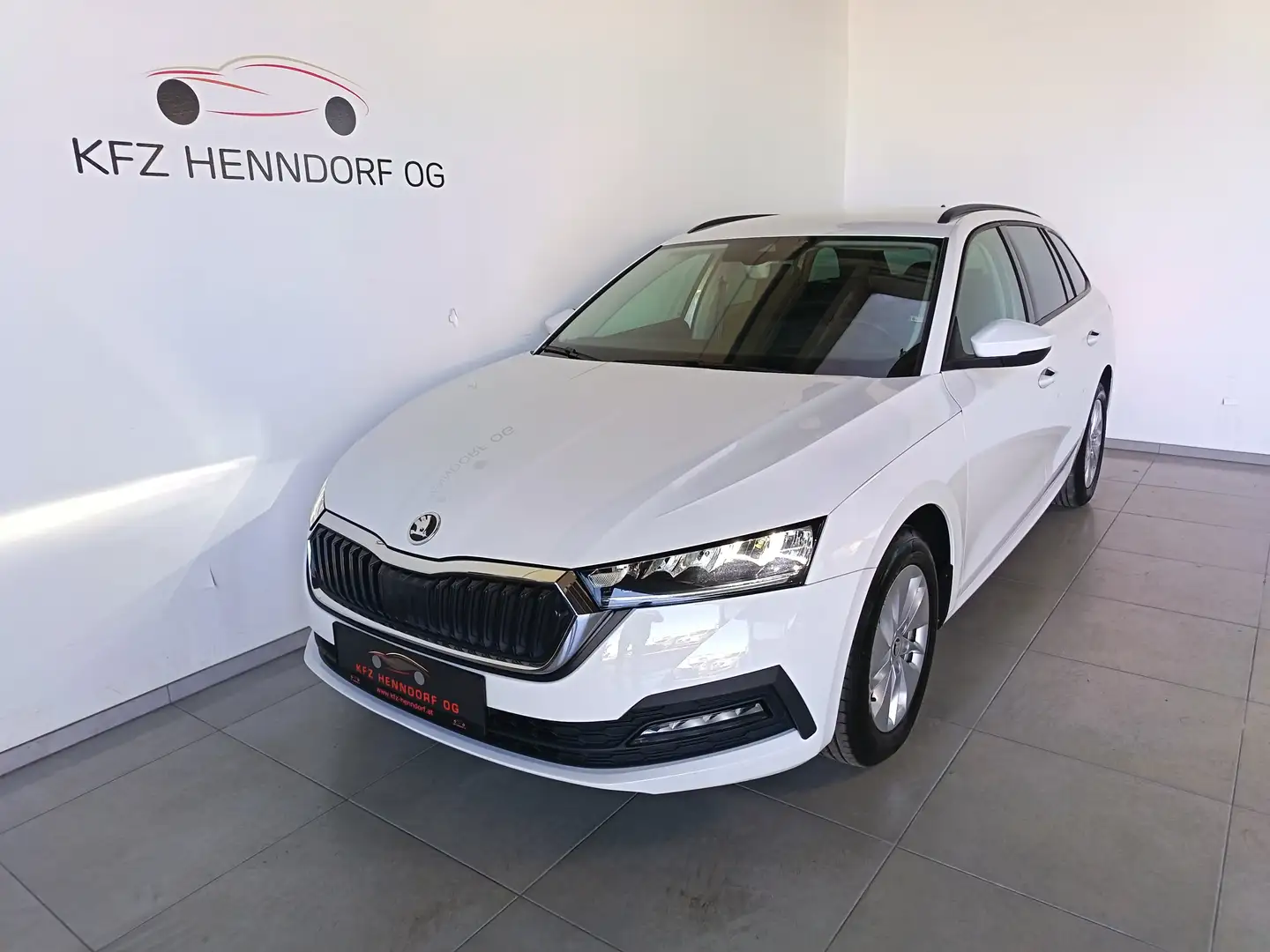 Skoda Octavia Combi 2,0 TDI Ambition DSG Weiß - 1