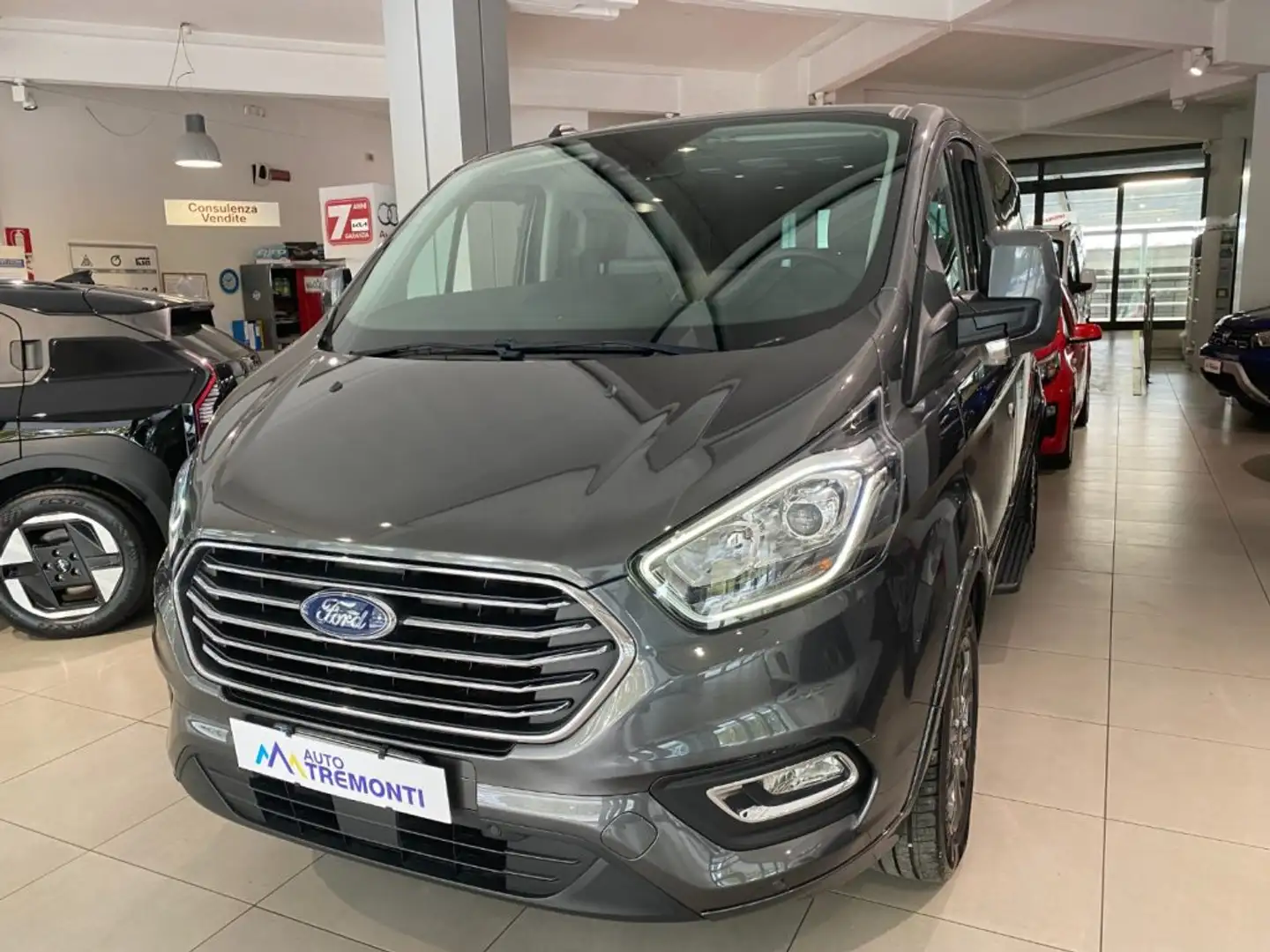 Ford Tourneo Custom 320 2.0 EcoBlue 150CV PL Titanium GPL Gris - 1