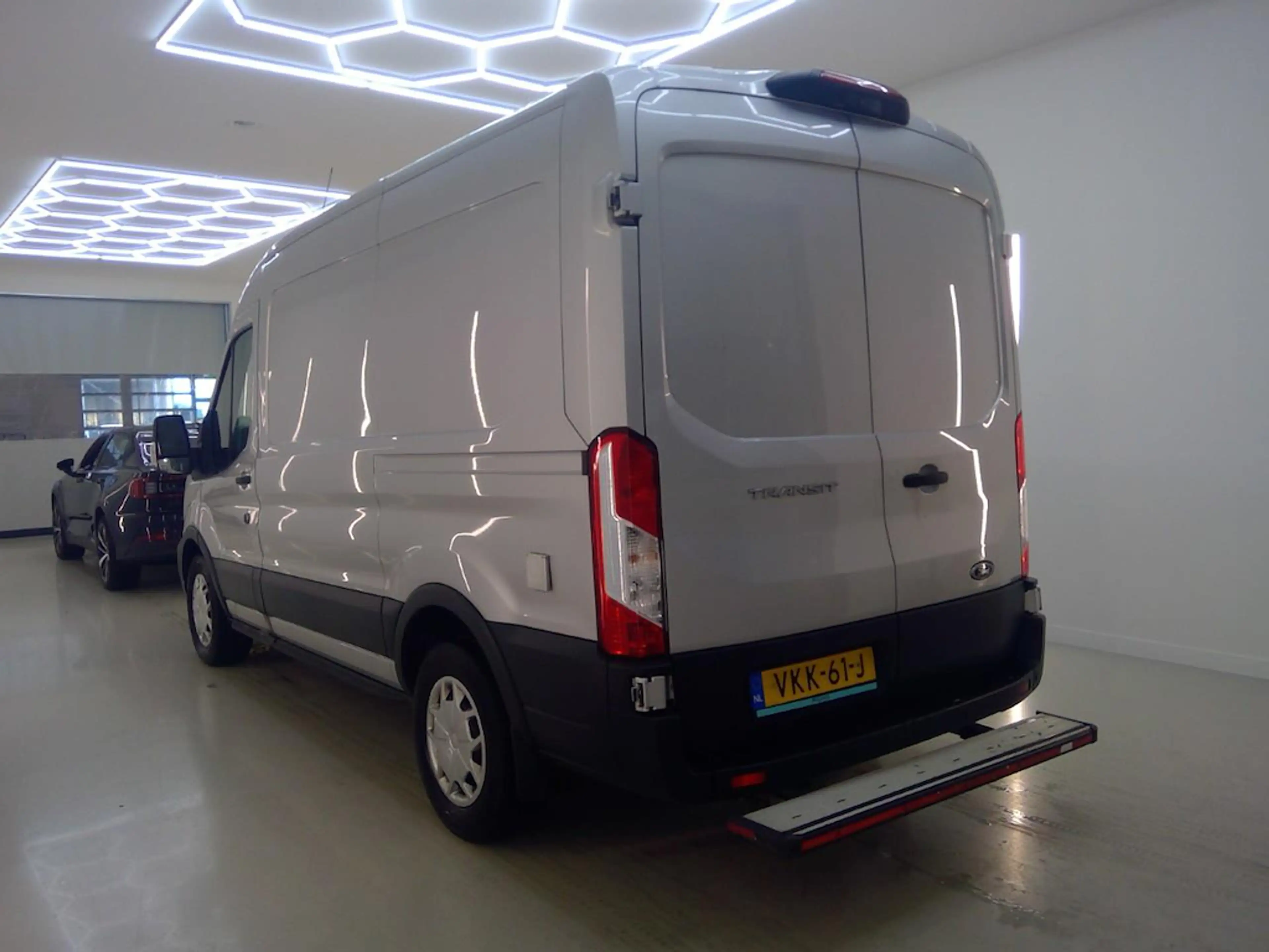Ford Transit 350 2.0 TDCI 130PK L2H2 Trend MOOIE INRICHTING | A — photo 4