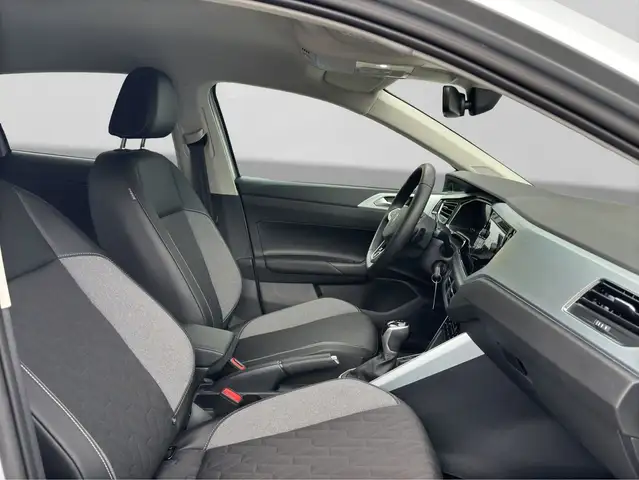 Volkswagen Polo view 4