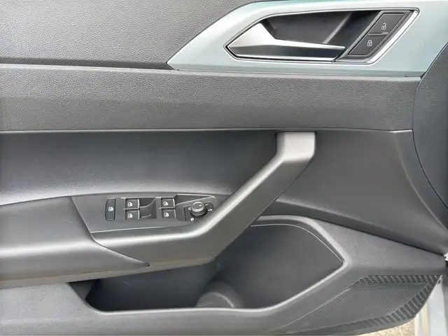 Volkswagen Polo view 8