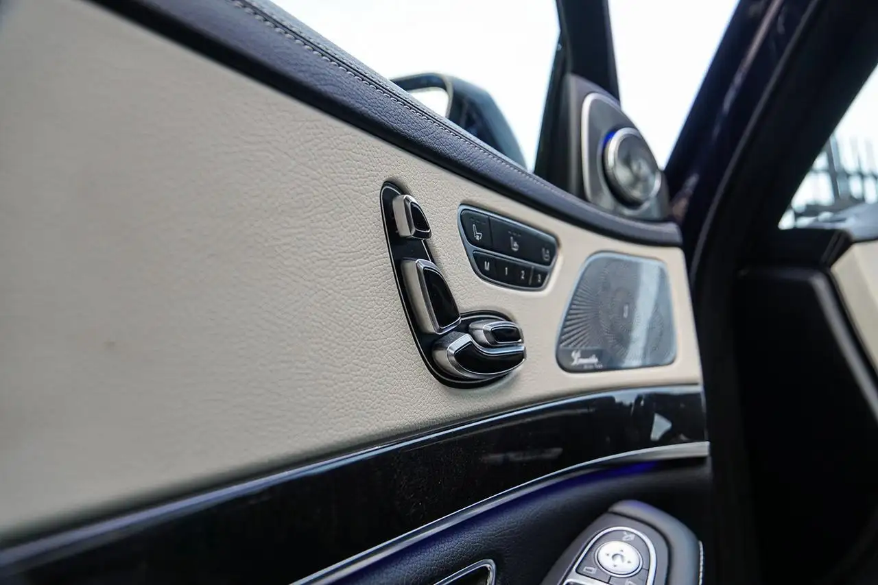 Mercedes-Benz S-Class снимка Mercedes-Benz S-Class