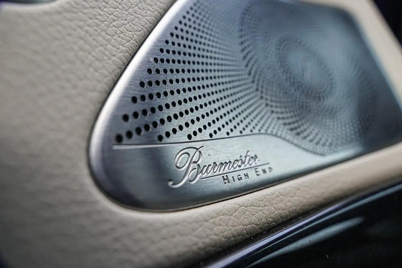 Mercedes-Benz S-Class снимка Mercedes-Benz S-Class