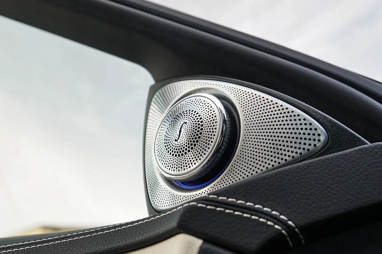Mercedes-Benz S-Class снимка Mercedes-Benz S-Class