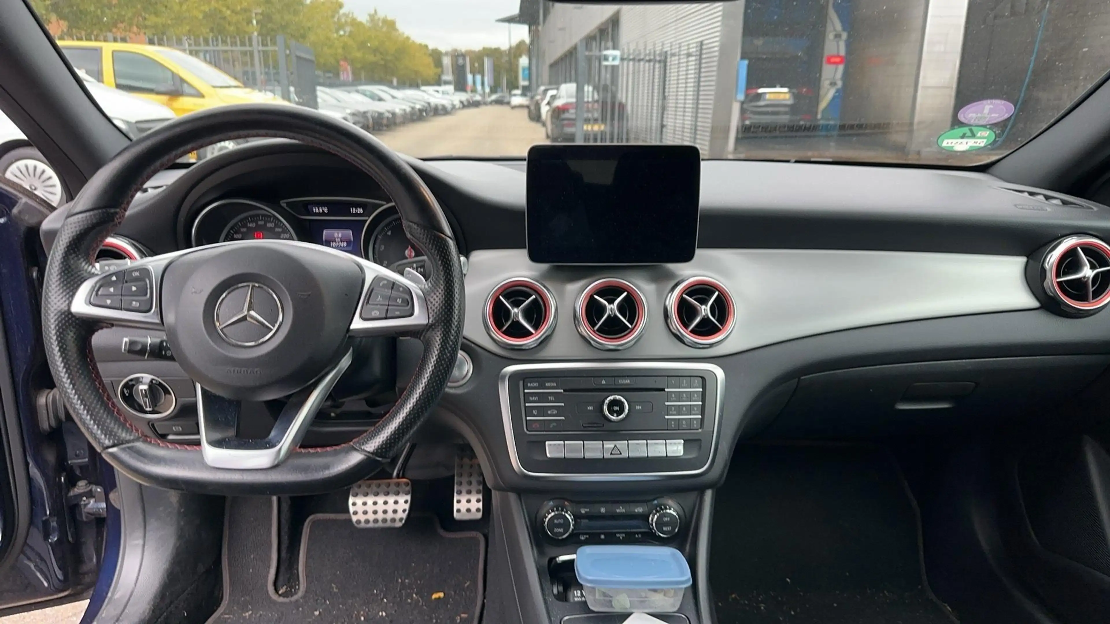 Mercedes-Benz GLA 180 Business Solution — photo 8