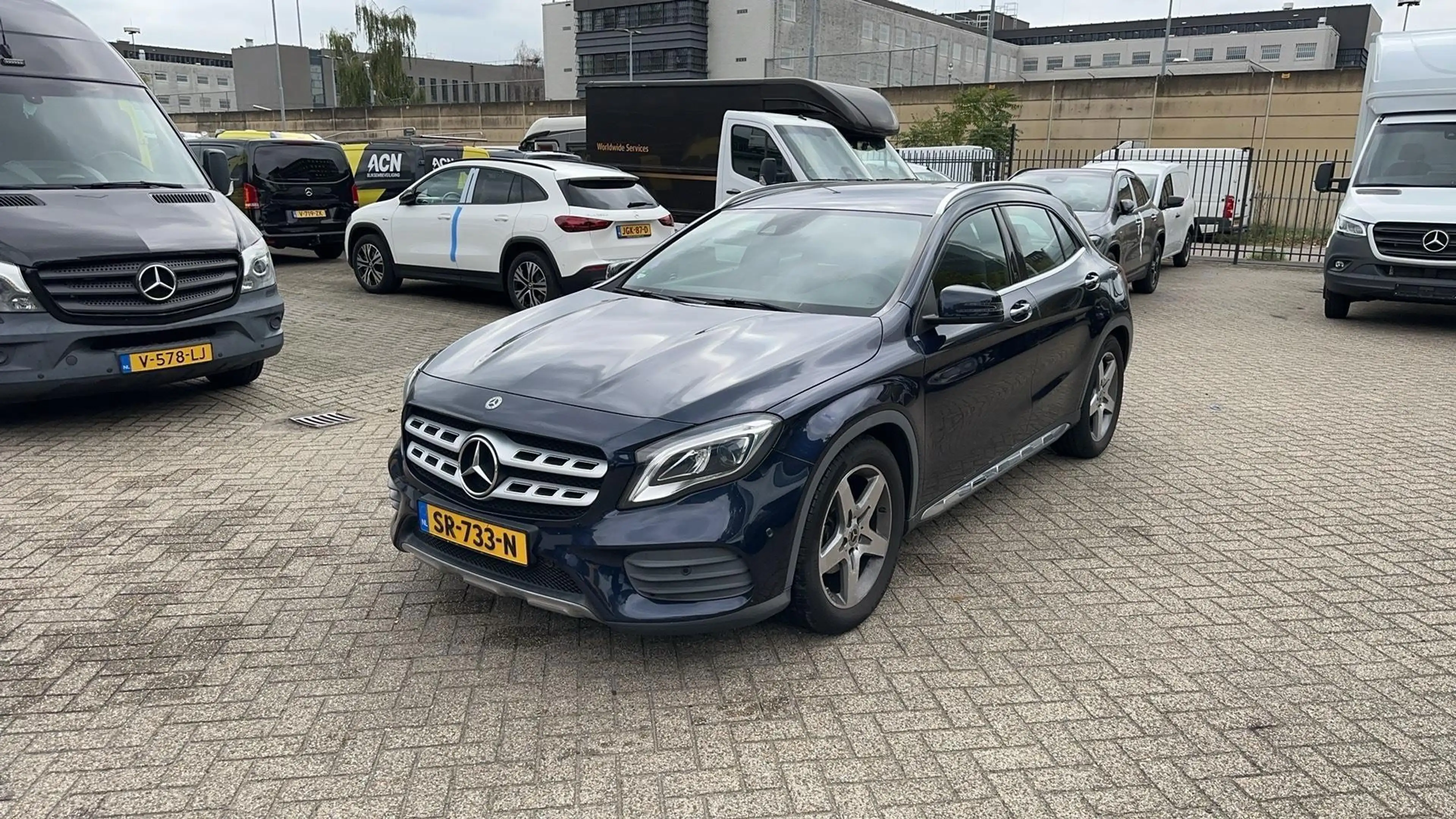 Mercedes-Benz GLA 180 Business Solution