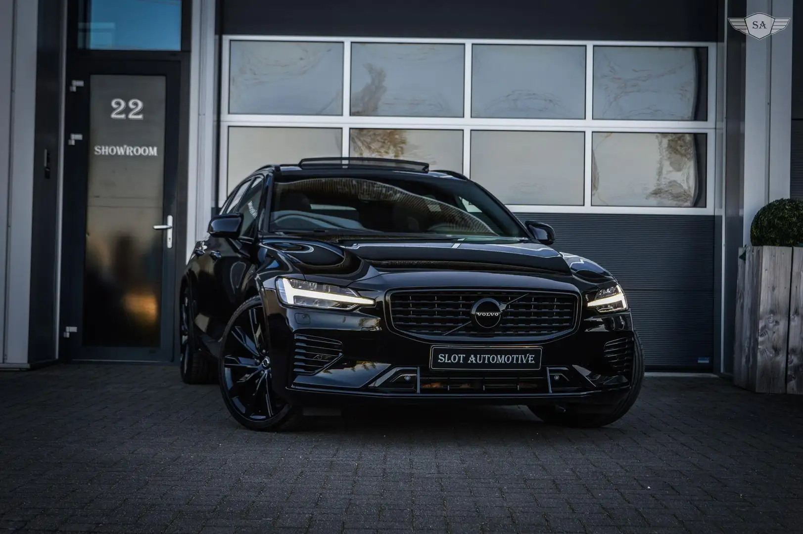 Volvo V60 2.0 T6 Recharge AWD R-Design | PANO | LEDER | H&K Black - 2