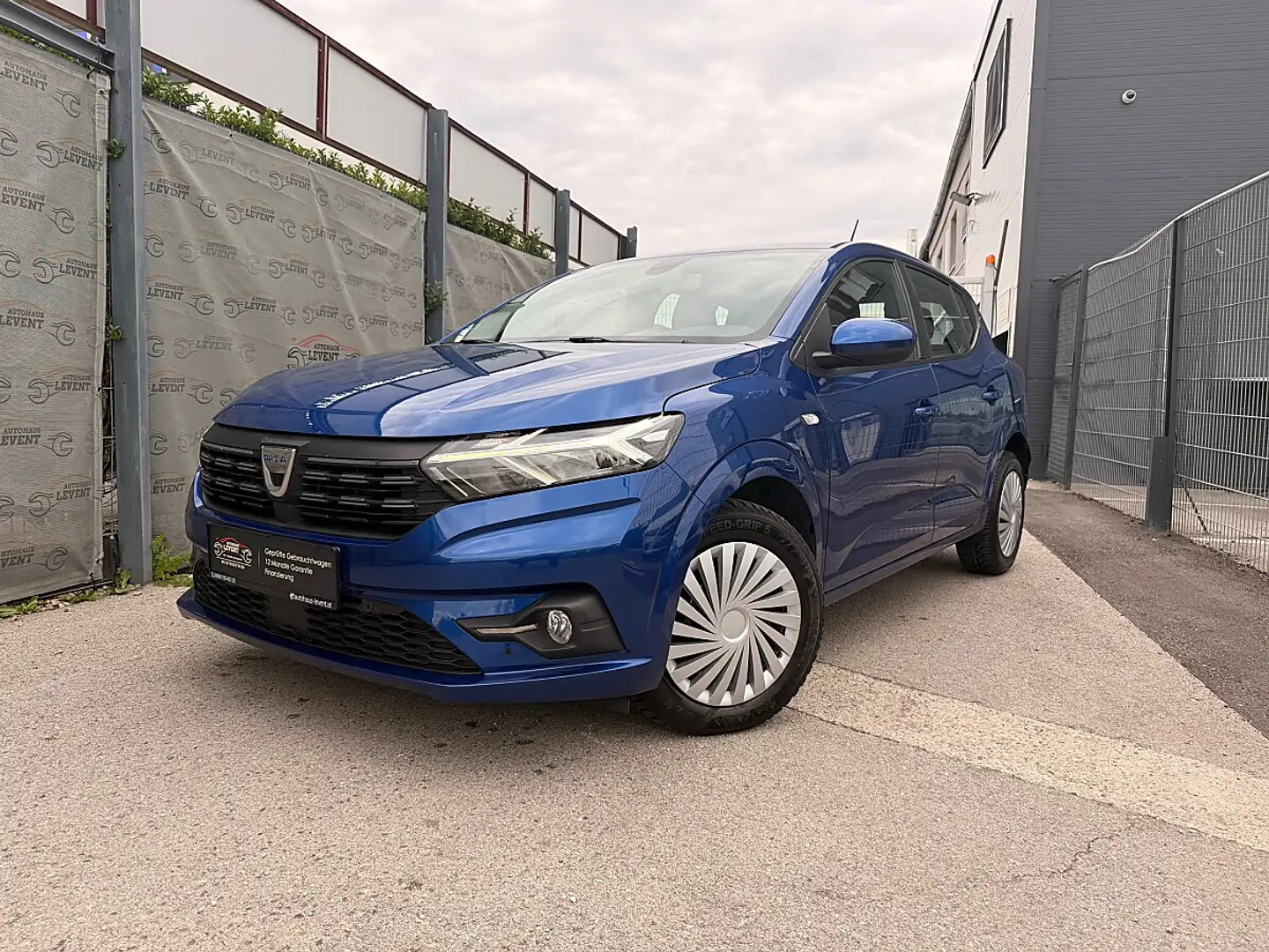 Dacia Sandero Comfort TCe 90**ERSTBESITZ**RÜCKFAHRKAMERA**GAR... Blau - 2