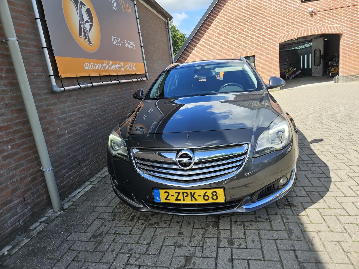 Opel Insignia Sports Tourer 1.6 T Business+ Grijs - 2