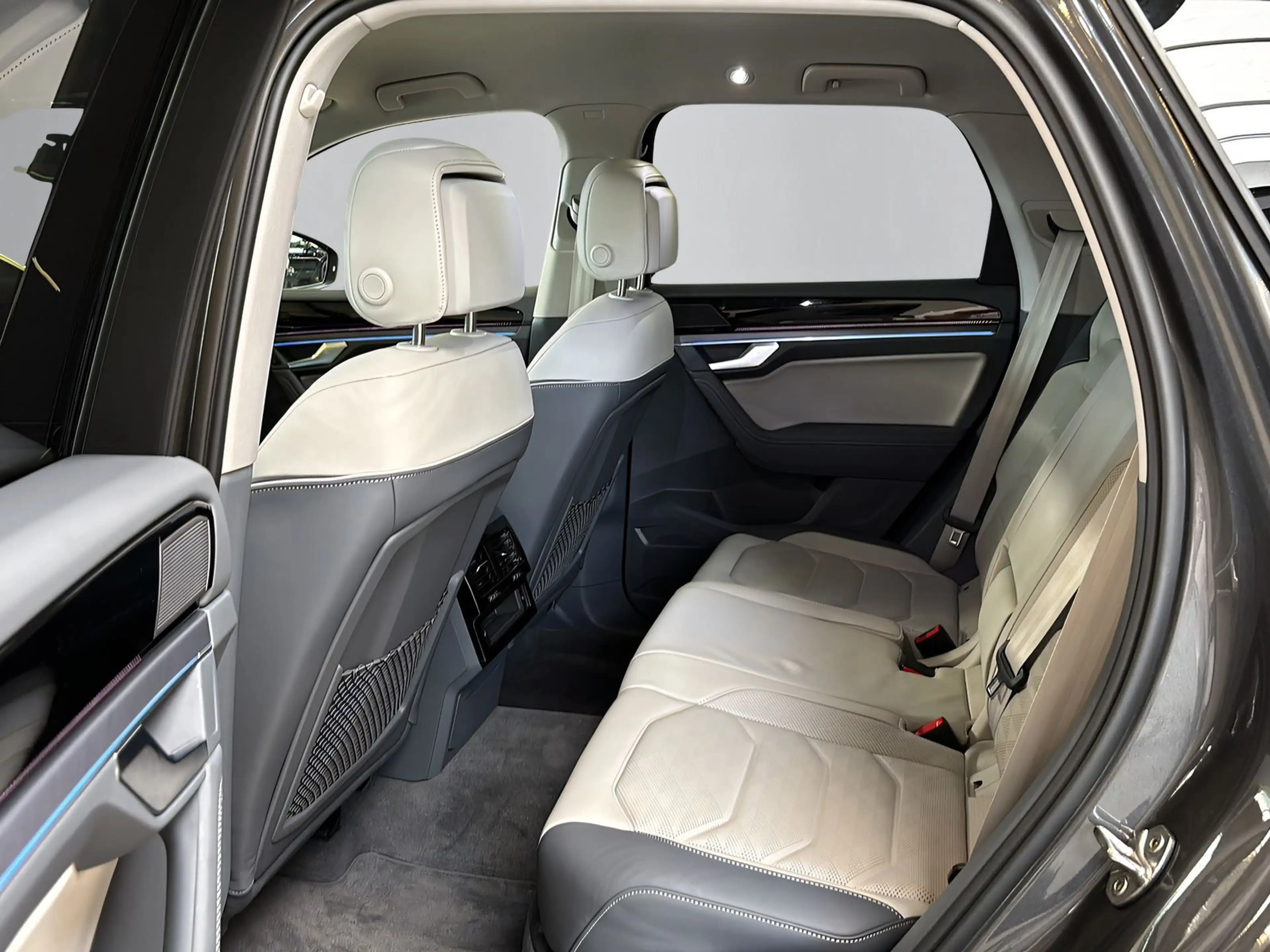 Volkswagen Touareg R-Line 3.0TDI +AHK+LUFT+STHZG+KAMERA+ — photo 10