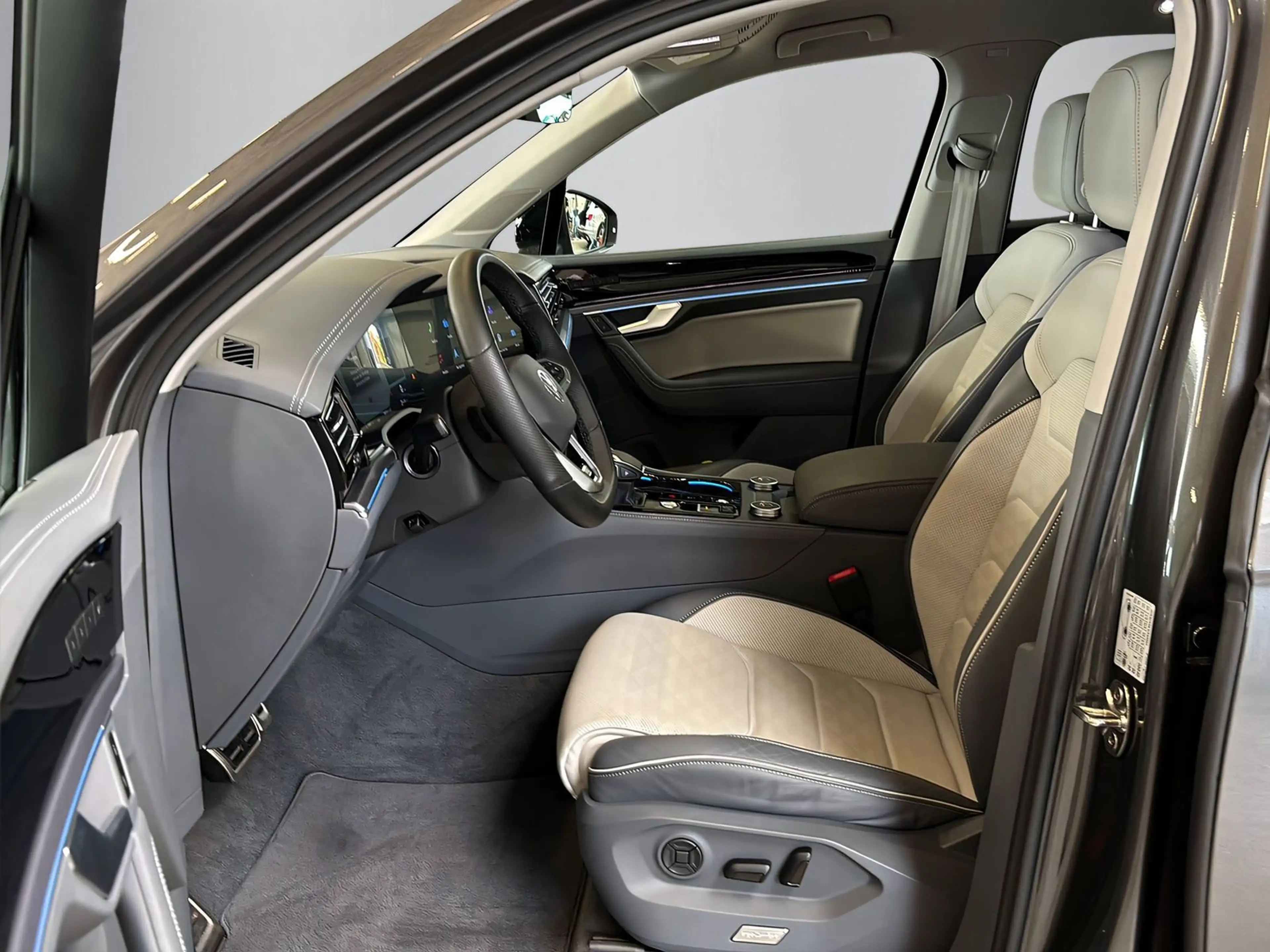 Volkswagen Touareg R-Line 3.0TDI +AHK+LUFT+STHZG+KAMERA+ — photo 6