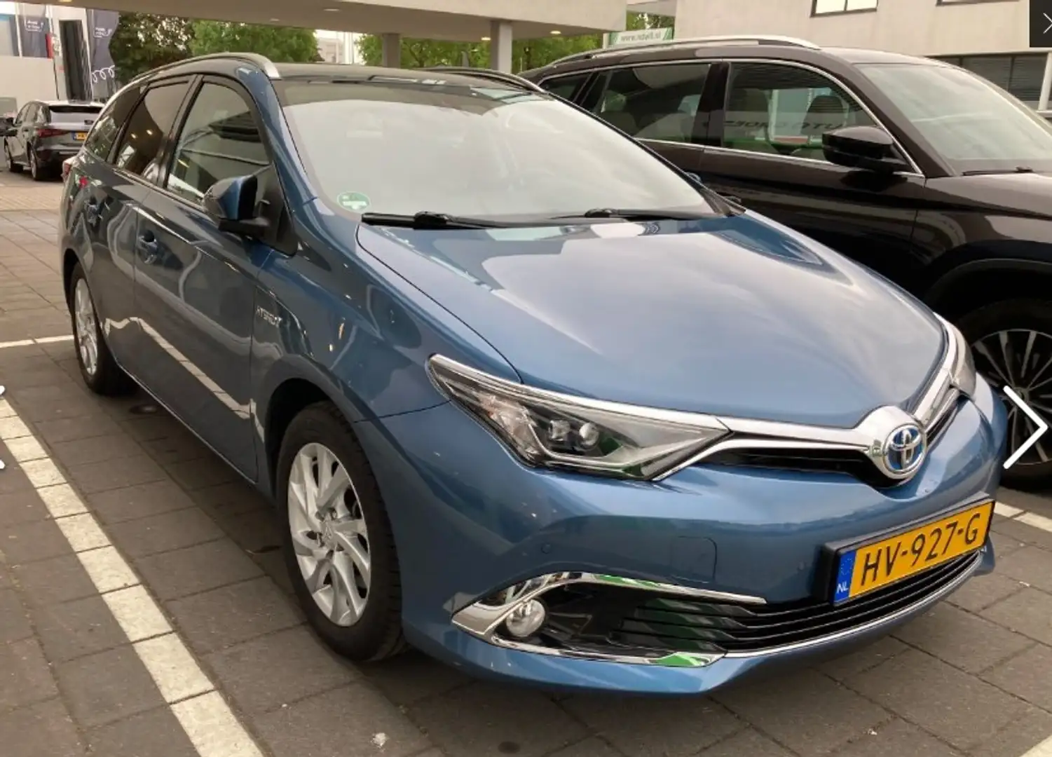 Toyota Auris Touring Sports 1.8 Hybrid Lease pro Blauw - 2