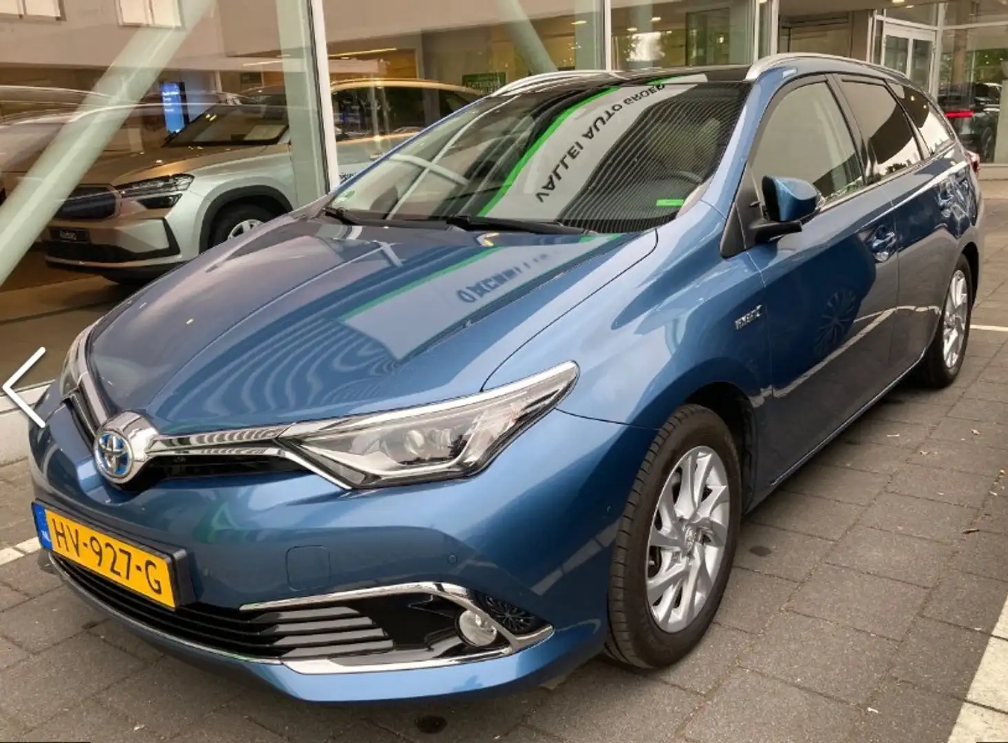 Toyota Auris Touring Sports 1.8 Hybrid Lease pro Blauw - 1
