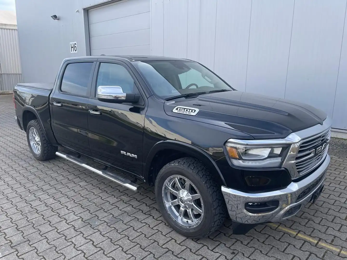 Dodge RAM 5,7 Laramie 2021 4x4 Crewcab LPG GAS Schwarz - 2