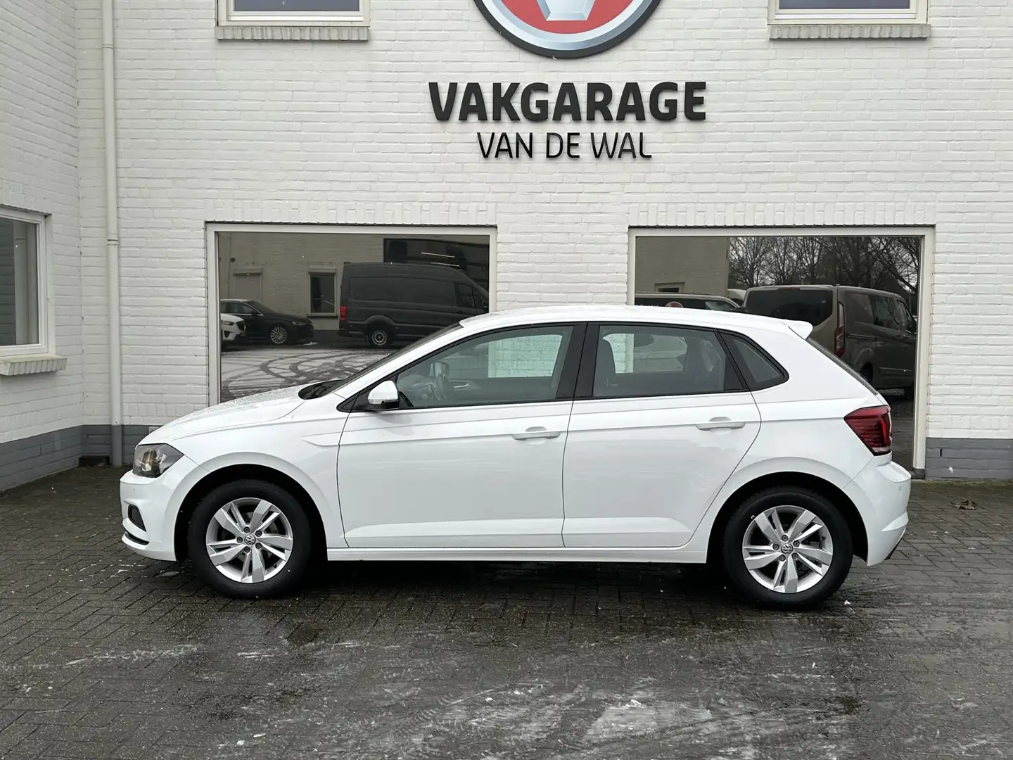 Volkswagen Polo 1.0 MPI Highline | Navigatie | Climate Control | C Wit - 2