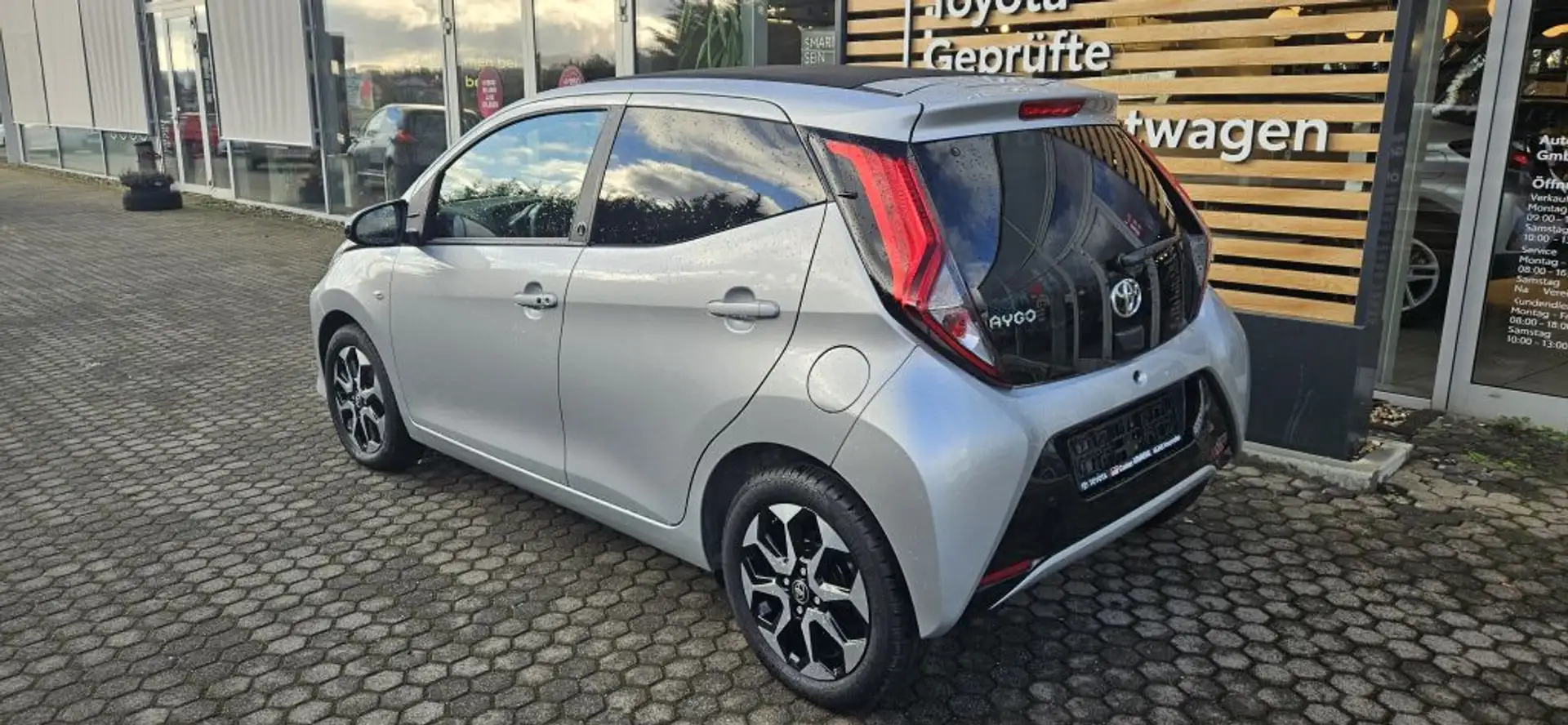 Toyota Aygo X x-play Team Deutschland Zilver - 2