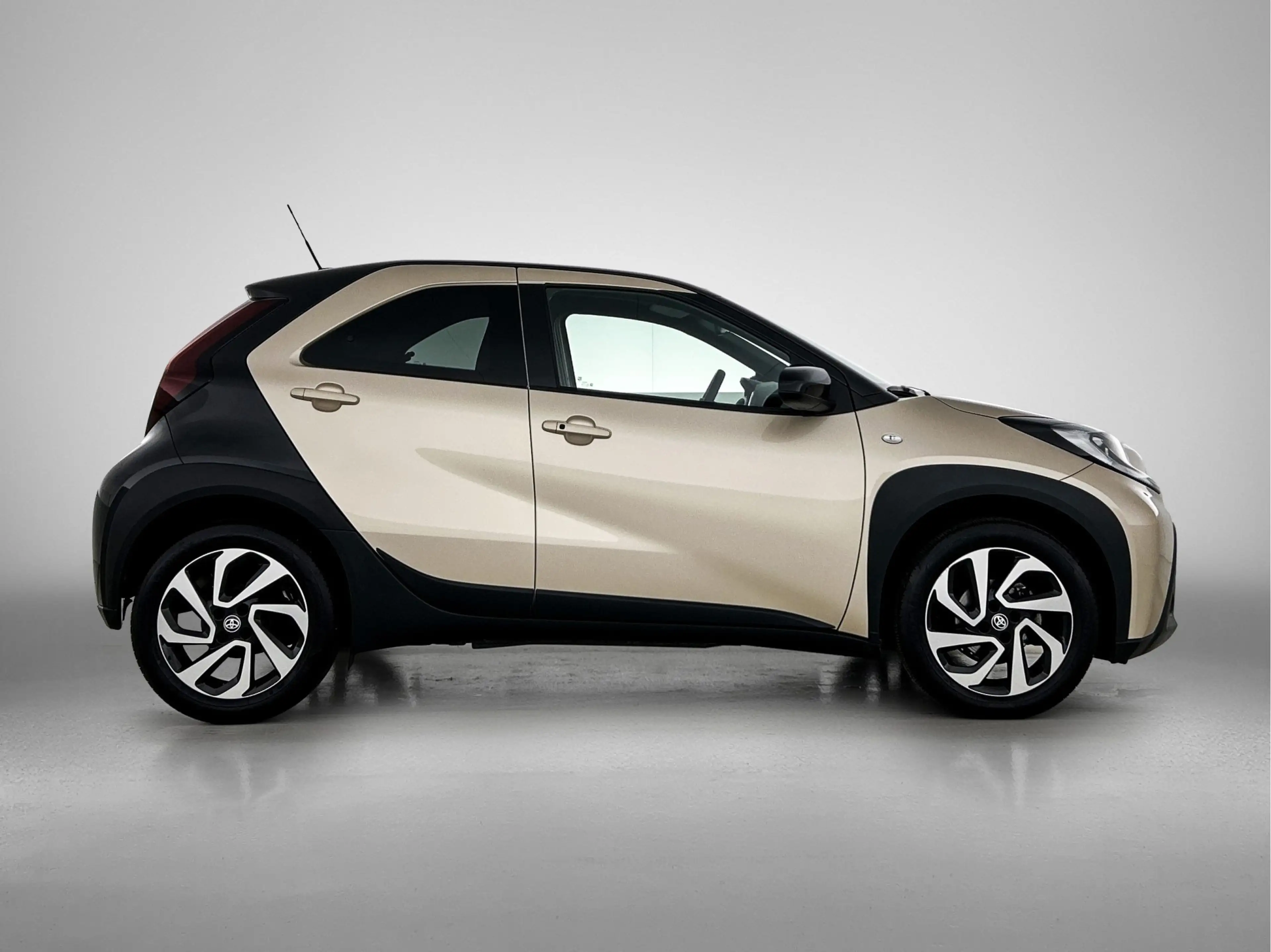 Toyota Aygo X 1.0 VVT-i S-CVT Pulse + | BTW Voertuig | Parkeerse — photo 12