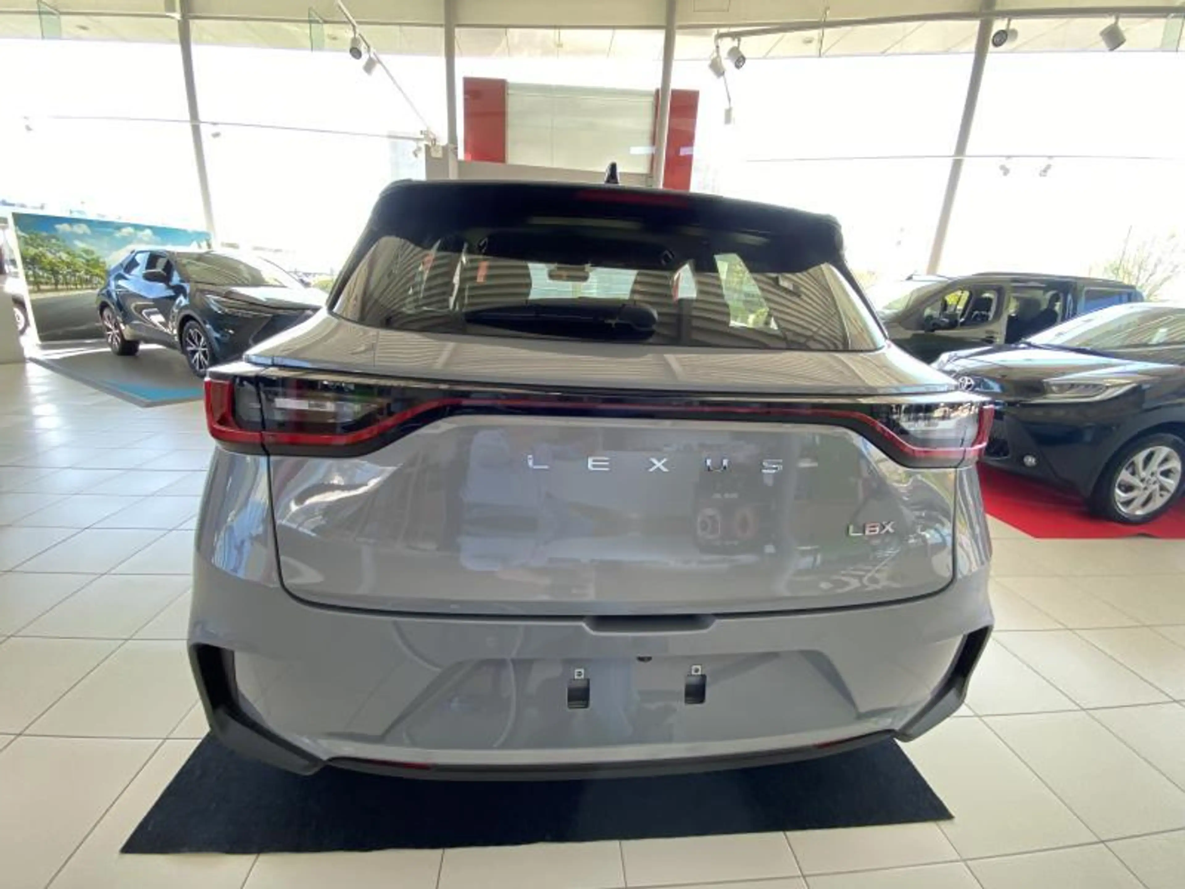 Lexus LBX FWD Comfort & Safety Pack + Se — photo 4