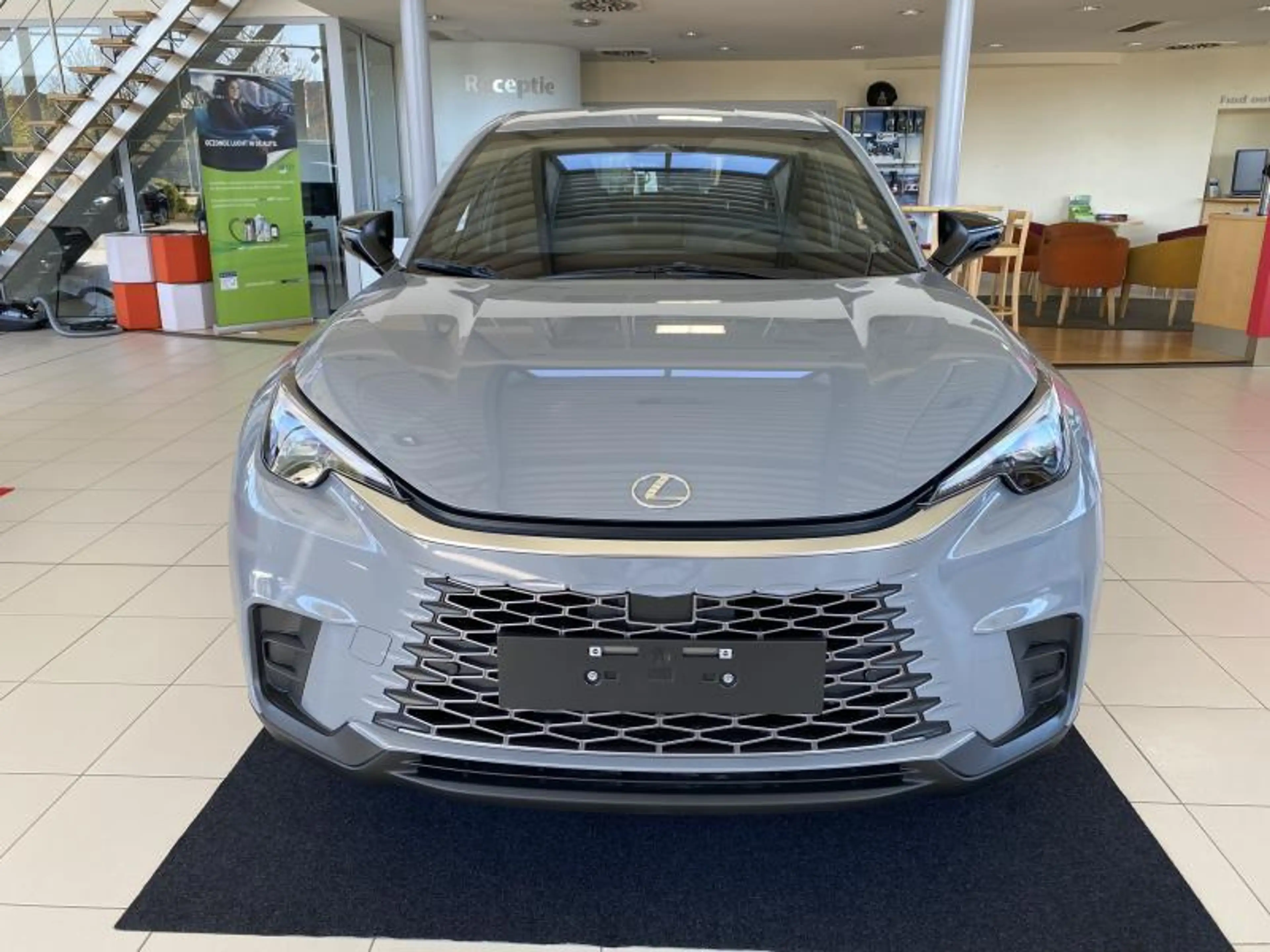 Lexus LBX FWD Comfort & Safety Pack + Se — photo 2