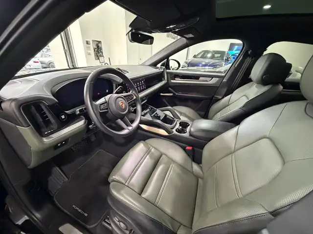 Porsche Cayenne view 8