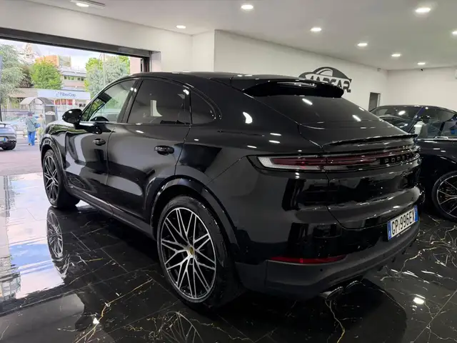 Porsche Cayenne view 3