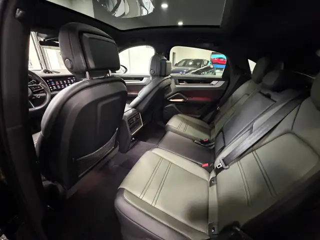 Porsche Cayenne view 13