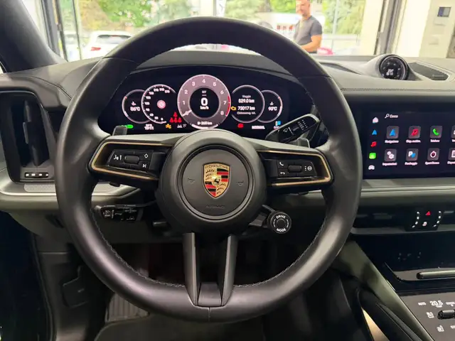 Porsche Cayenne view 10