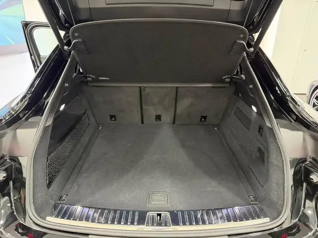 Porsche Cayenne view 14