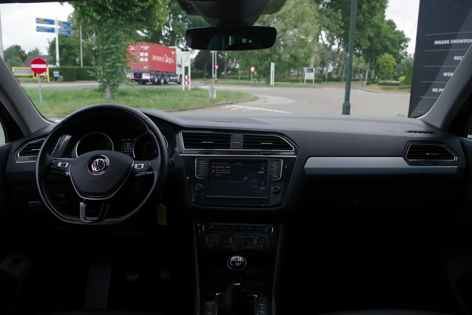 Volkswagen Tiguan 1.4 TSI 125 PK R-Line Comfortline Business, Panora Rood - 2
