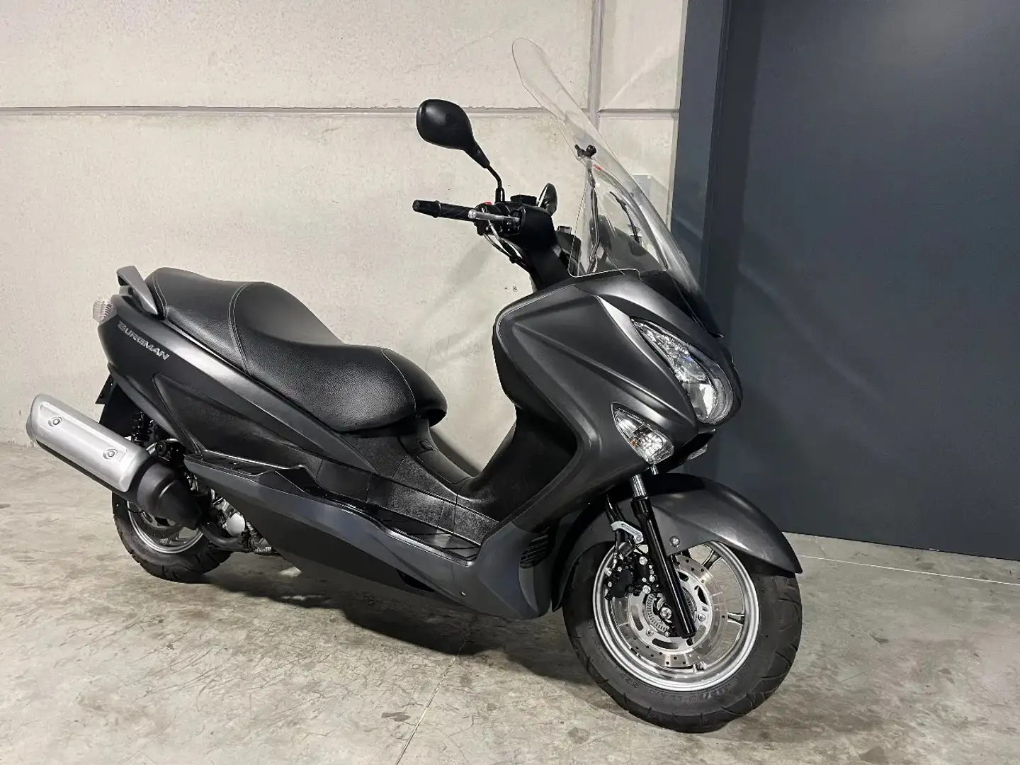 Suzuki Burgman 125 UH in heel nette staat met toerscherm - 1