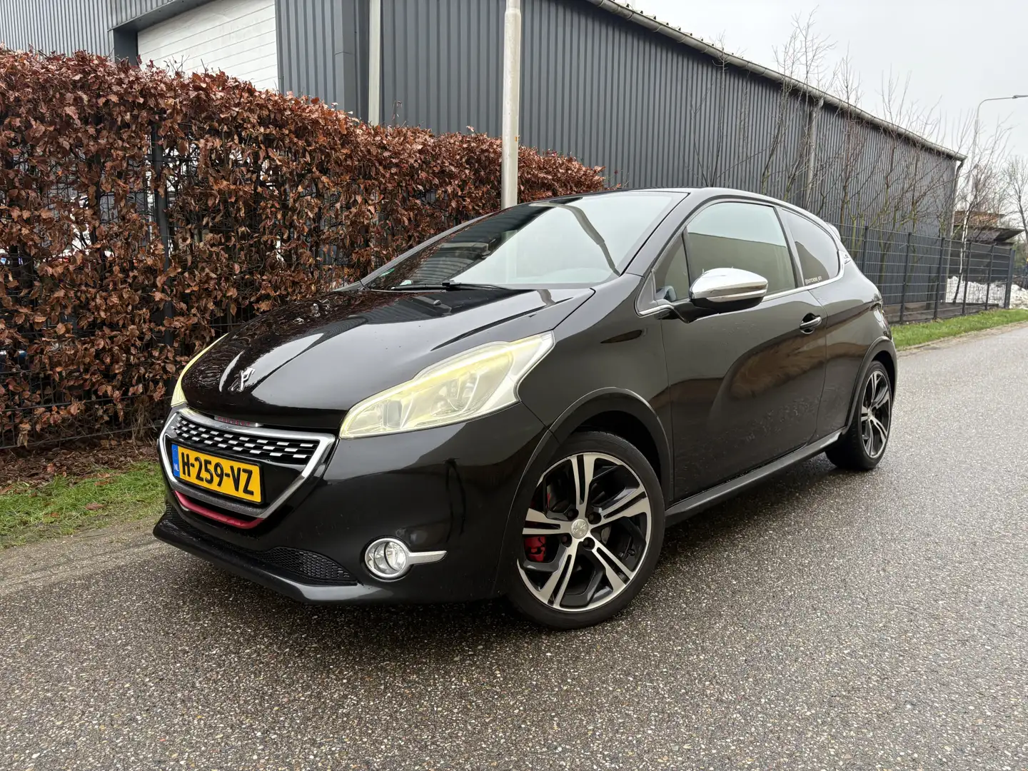 Peugeot 208 1.6 THP GTi / NAVI / CRUISE / HALF LEER / SCHAKELB Schwarz - 1