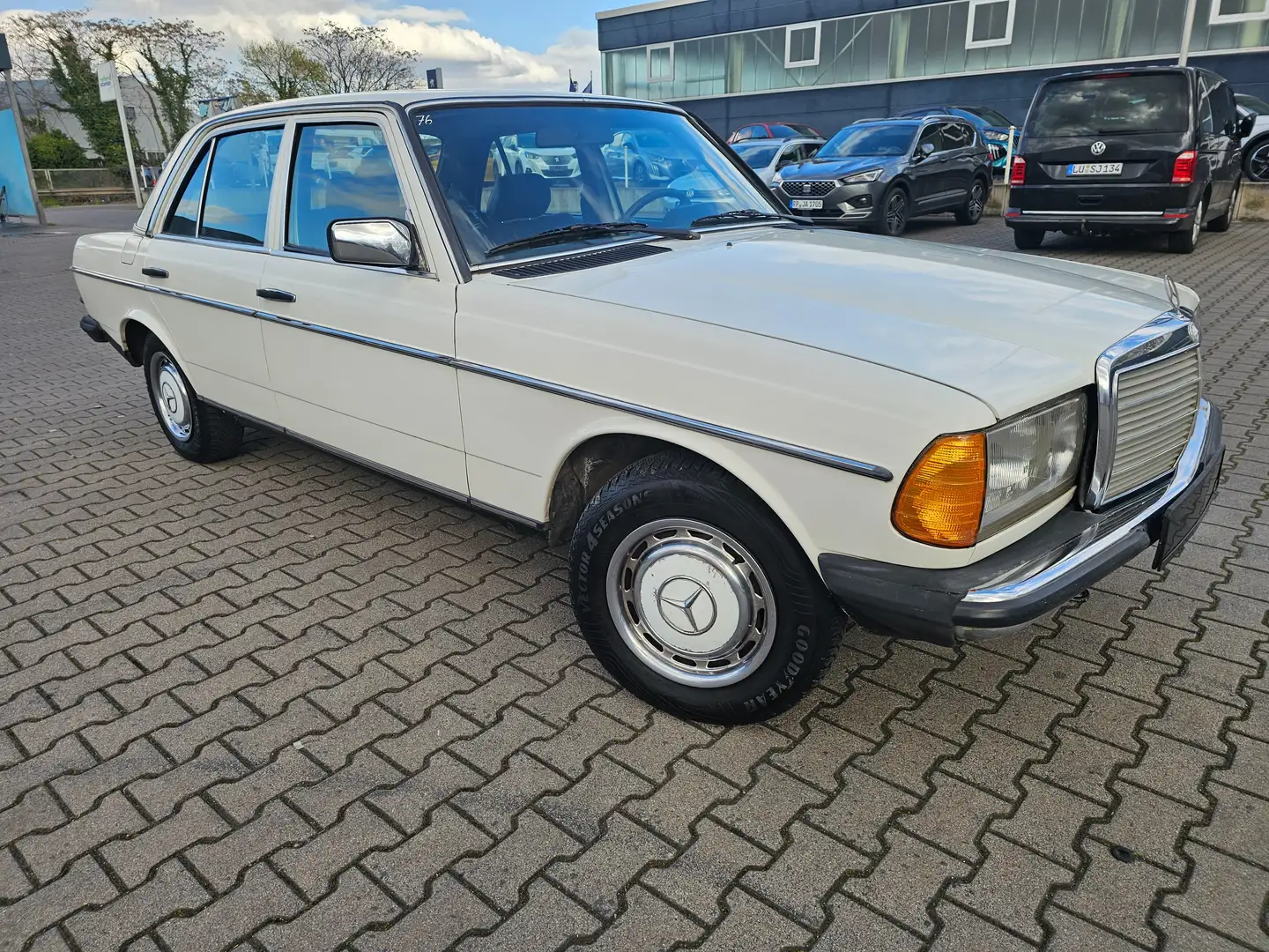 Mercedes-Benz Baureihe 123 Baureihe 123 230 E,Servo,H-Zulassung Old Timer 3-H Weiß - 2