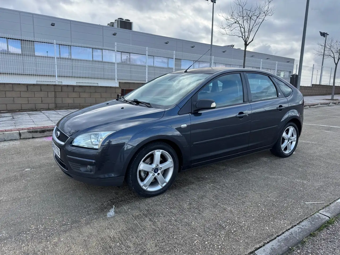 Ford Focus Sedán 1.8TDCi Ghia - 2