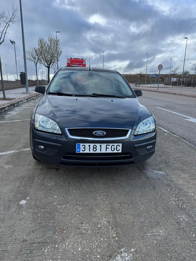 Ford Focus Sedán 1.8TDCi Ghia - 1
