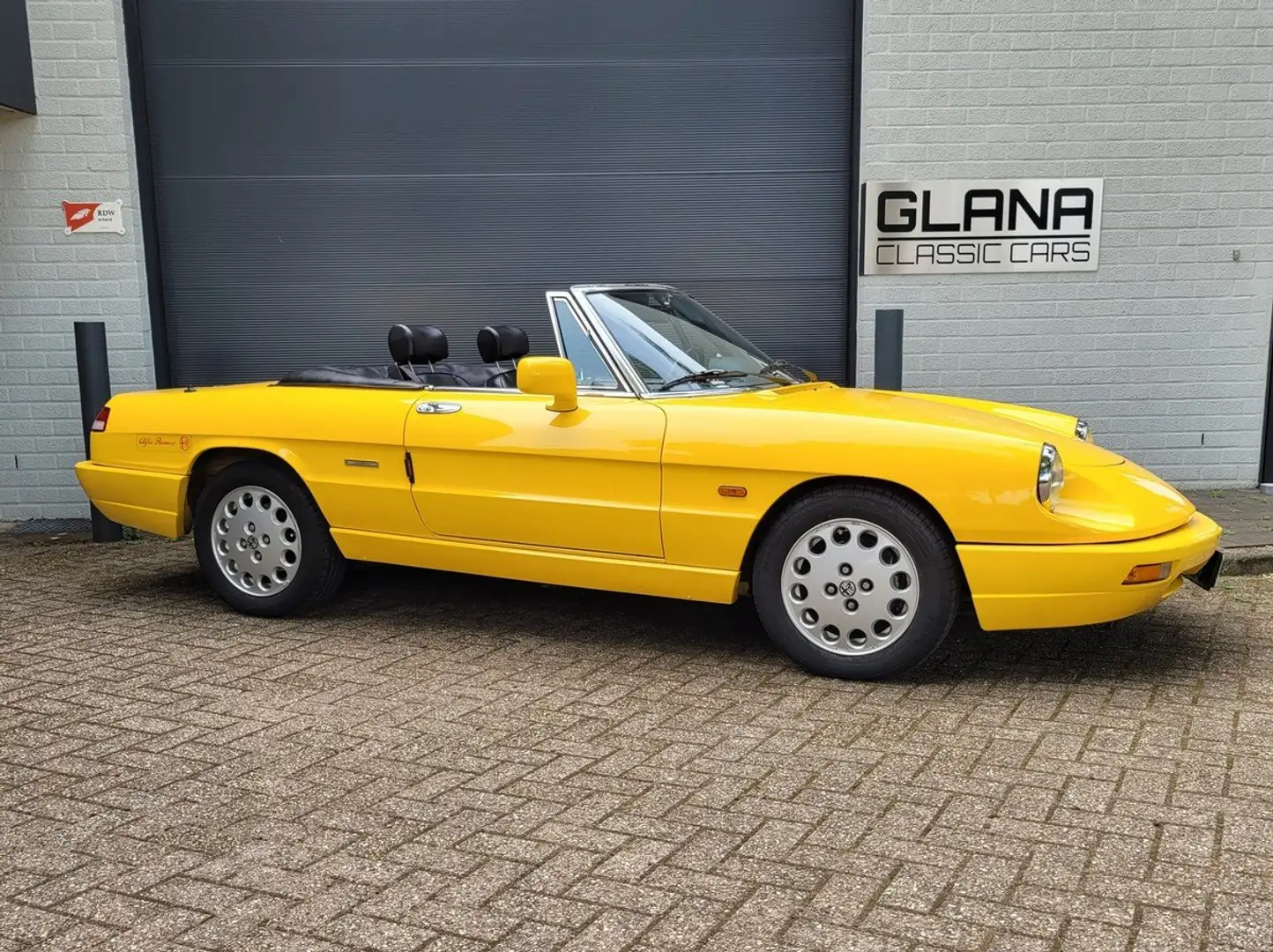 Alfa Romeo Spider 2.0 /  53358km's  /  2e eigenaar Jaune - 1